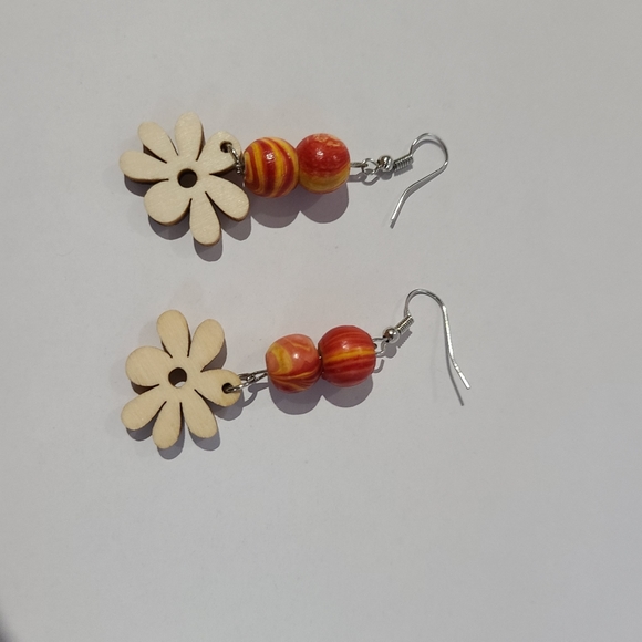 Earing dangling - Picture 2 of 2